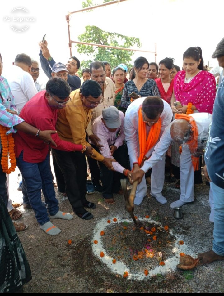 *रायपुर ग्रामीण विधायक पहुँचे दुर्गा विहार कालोनी , किया भूमि पूजन , सुनी कालोनी वासियों की समस्याएं कहा जल्द पूरी होगी और भी समस्याएं..*.