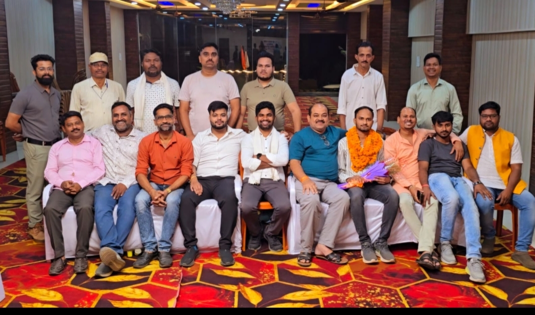 *युवा पत्रकार पुष्पेंद्र चुने गए छत्तीसगढ़ जर्नलिस्ट यूनियन के नए जिलाध्यक्ष ….*  *11 मतों से विजयी होकर, पुष्पेंद्र अब संभालेंगे, यूनियन की कमान*  *स्थानीय पत्रकारों की एकजुटता और नेतृत्व परिवर्तन ने संगठन को दी नई दिशा*
